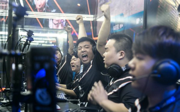 在激烈的市 在激烈的市