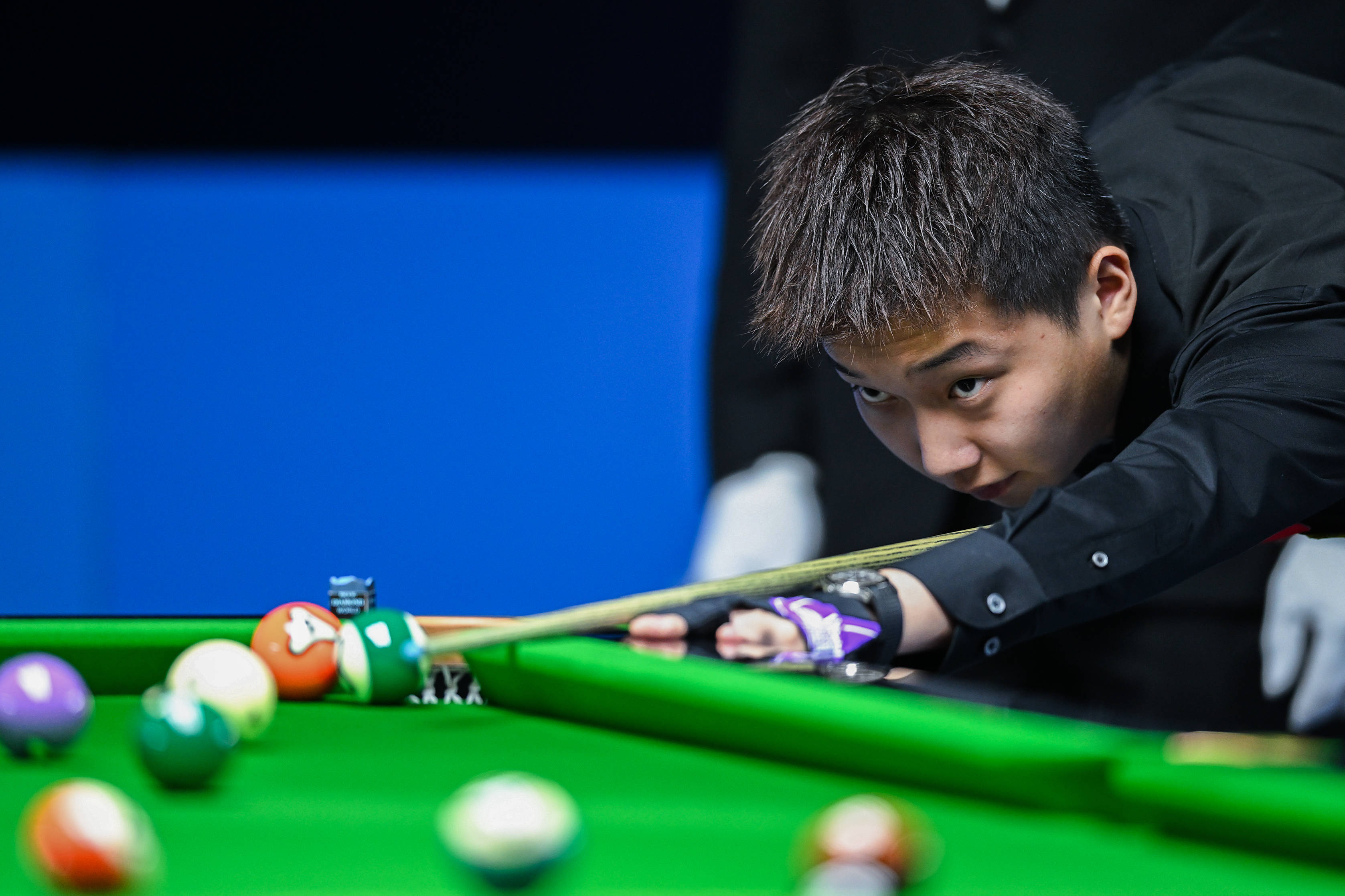 通过其稳定 通过其稳定